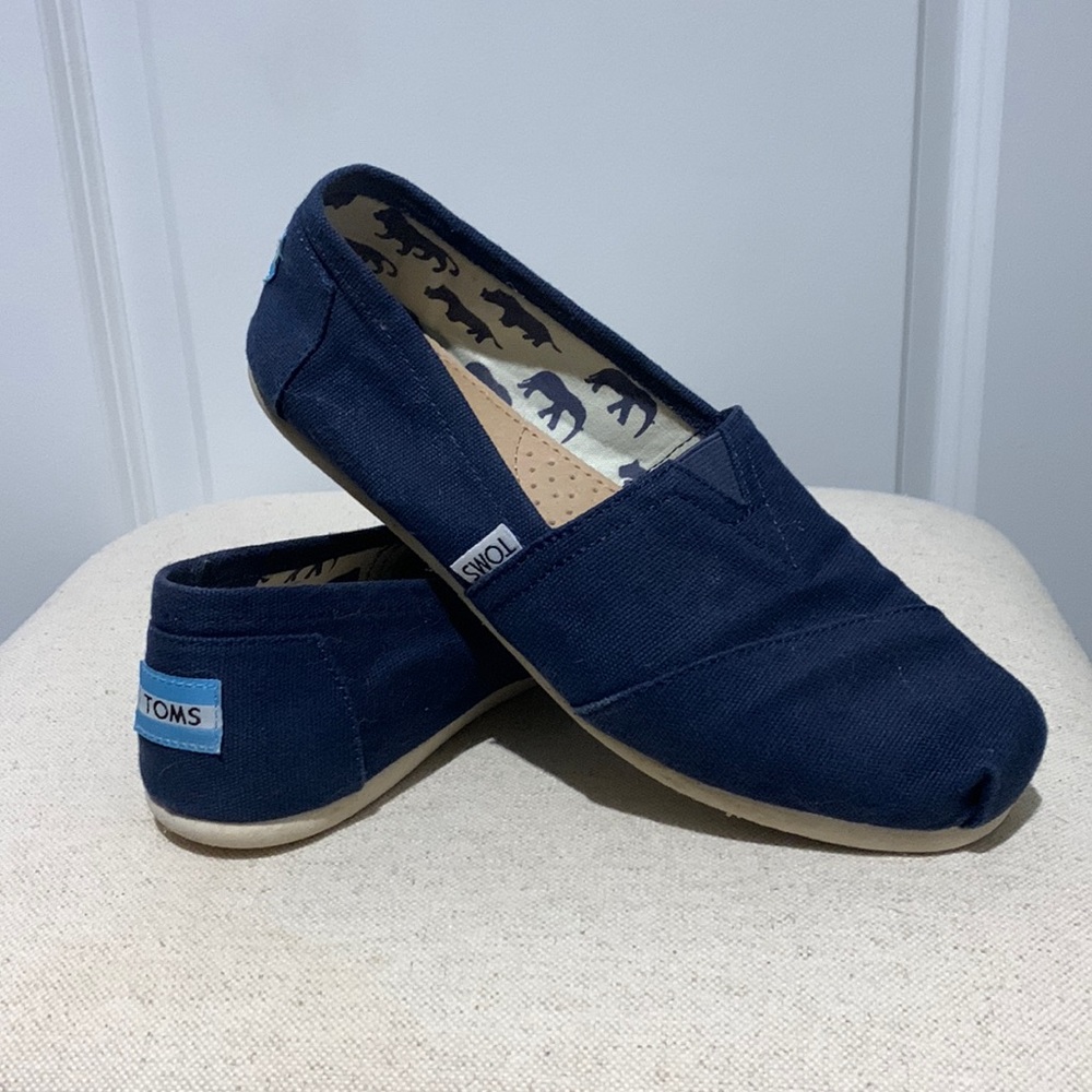 TOMS navy blue canvas slip-ons size 7.5